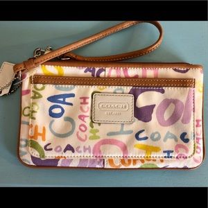 Coach Poppy Large Size Wristlet